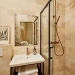 Apartment Marais - Bright One-bedroom Decorated With Taste *
