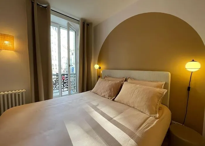 Marais - Bright One-bedroom Decorated With Taste *