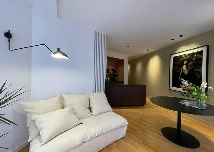 Marais - Bright One-bedroom Decorated With Taste *