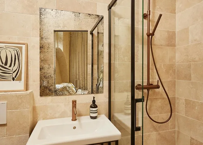 Apartment Marais - Bright One-bedroom Decorated With Taste *