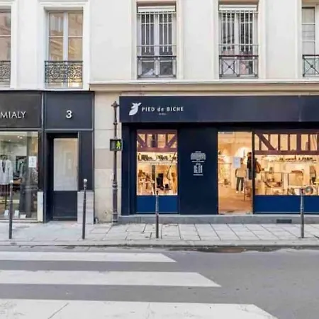 Marais - Bright One-bedroom Decorated With Taste *