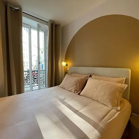 Marais - Bright One-bedroom Decorated With Taste *