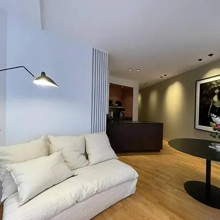 Marais - Bright One-bedroom Decorated With Taste *