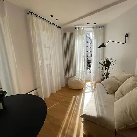 Marais - Bright One-bedroom Decorated With Taste * 巴黎